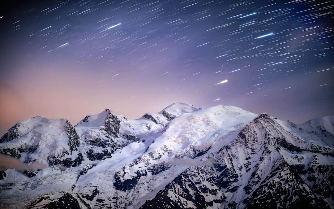 河北秦皇岛：游人赏山水觅清凉